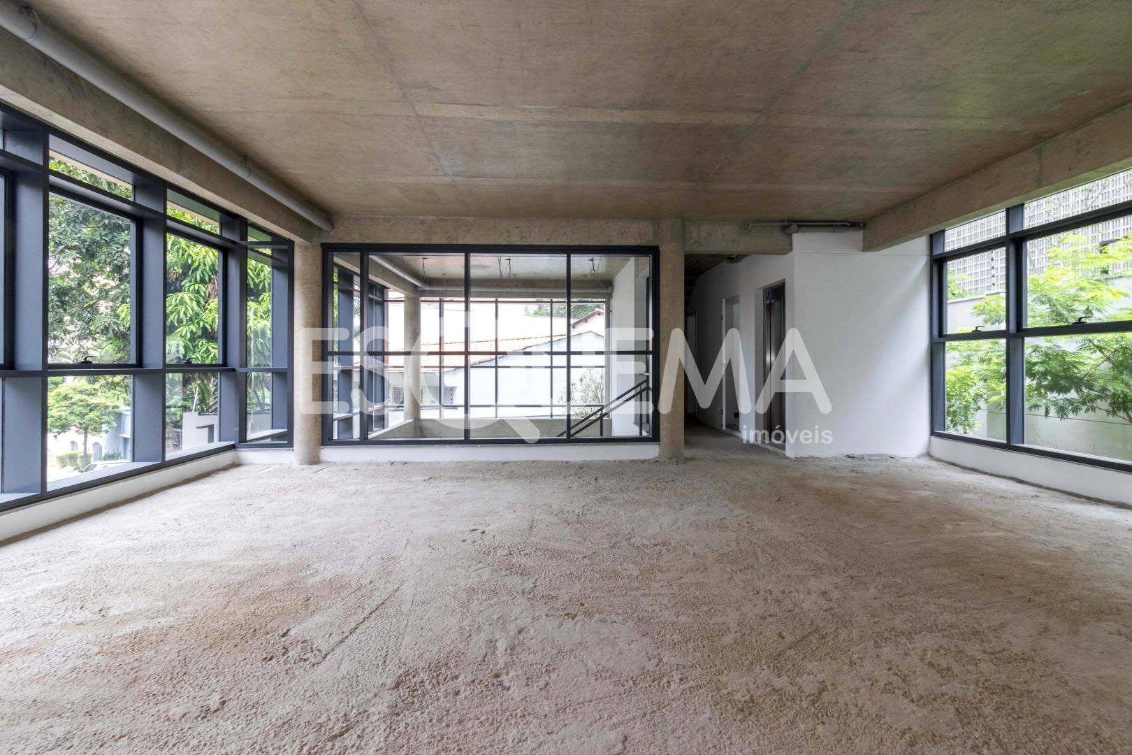Imóvel comercial com arquitetura única - Imagem 2