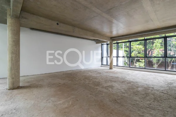 Imóvel comercial com arquitetura única