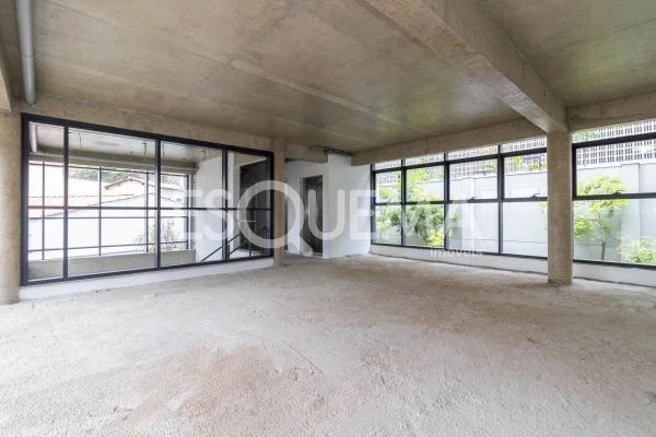 Imóvel comercial com arquitetura única