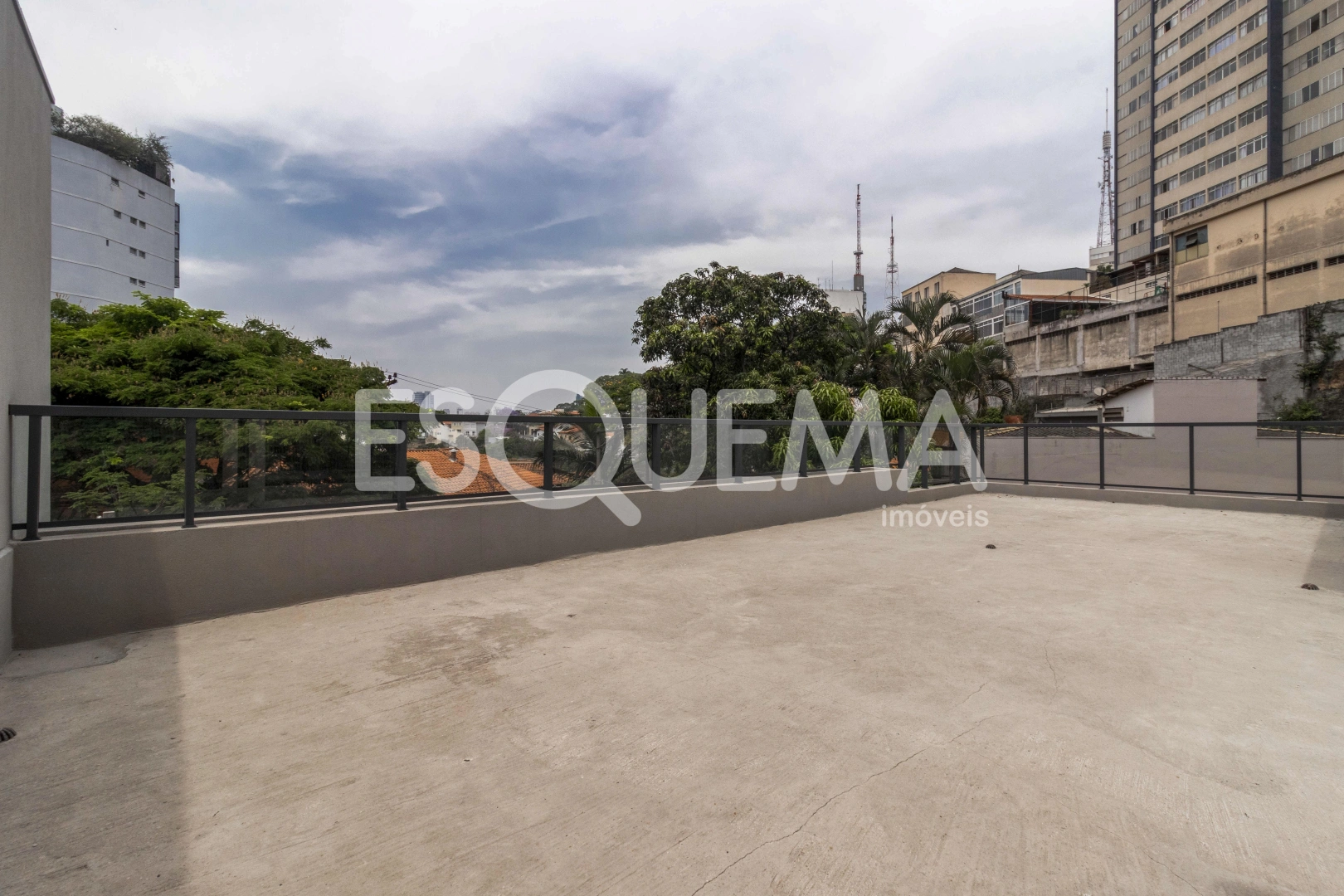 Imóvel comercial com arquitetura única - Imagem 7