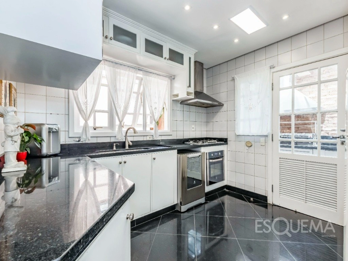 Casa com piscina em condomínio fechado - Imagem 10