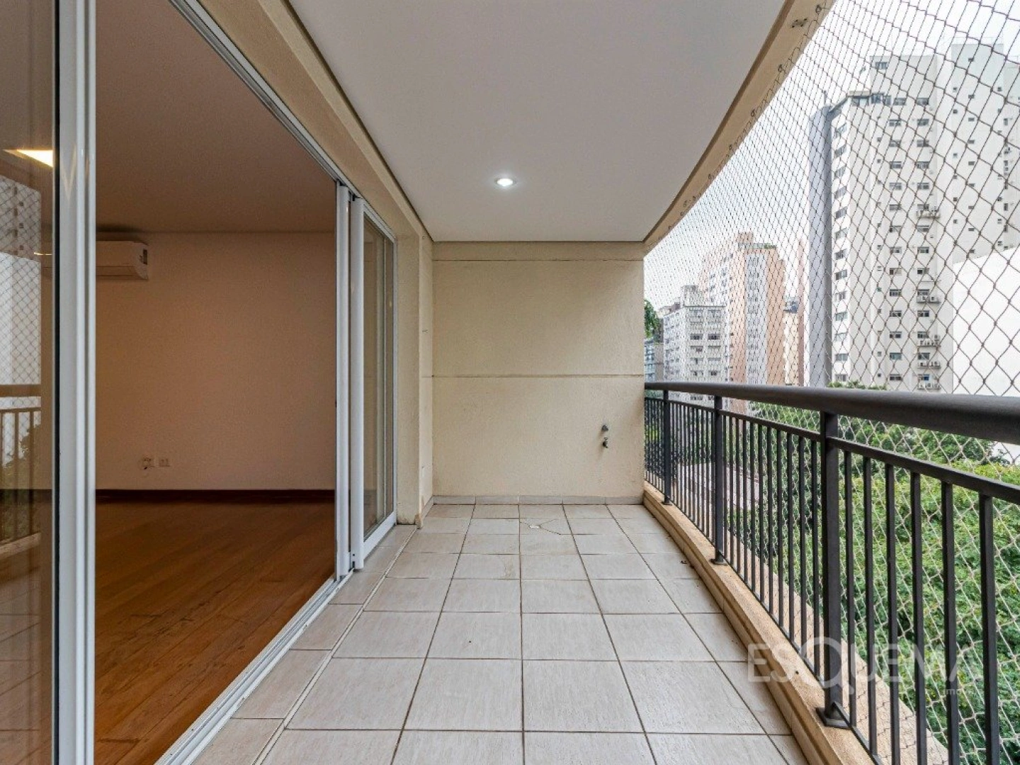 Apartamento com 3 suítes e vista aberta em rua tranquila do Itaim Bibi - Imagem 2