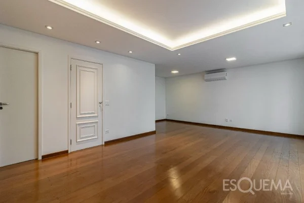 Apartamento com 3 suítes e vista aberta em rua tranquila do Itaim Bibi
