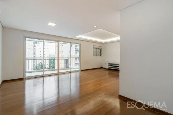 Apartamento com 3 suítes e vista aberta em rua tranquila do Itaim Bibi