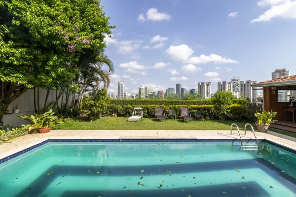 Casa com espaço gourmet, próxima ao Clube Paineiras