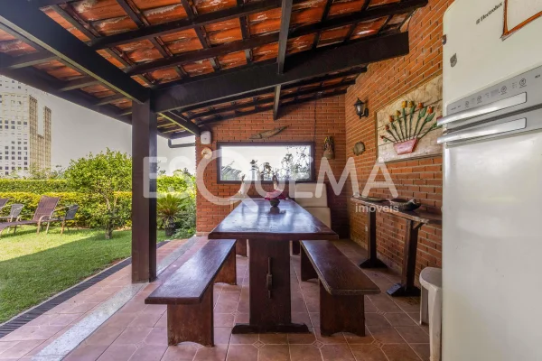 Casa com espaço gourmet, próxima ao Clube Paineiras