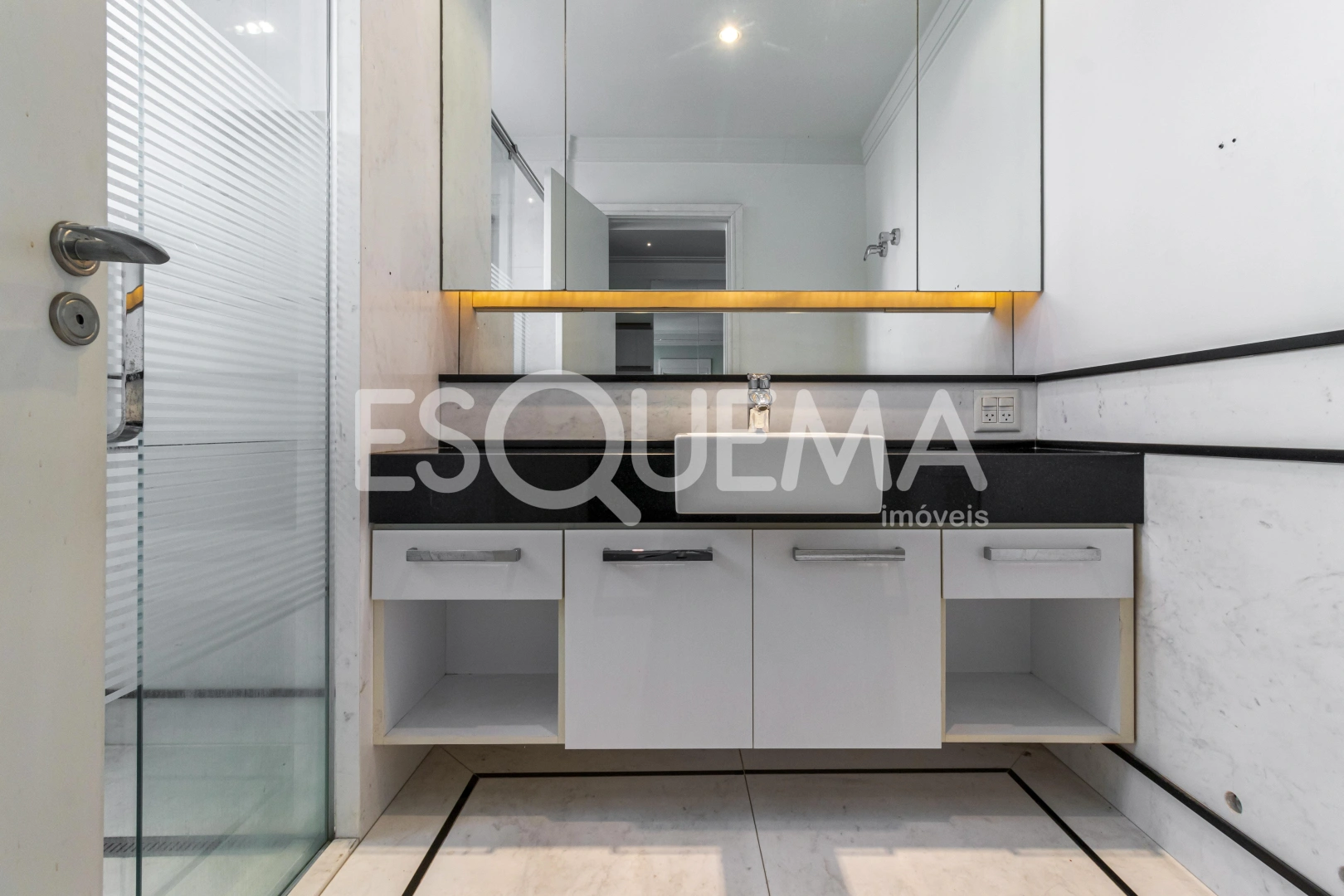 Apartamento com vista para o skyline urbano - Imagem 13