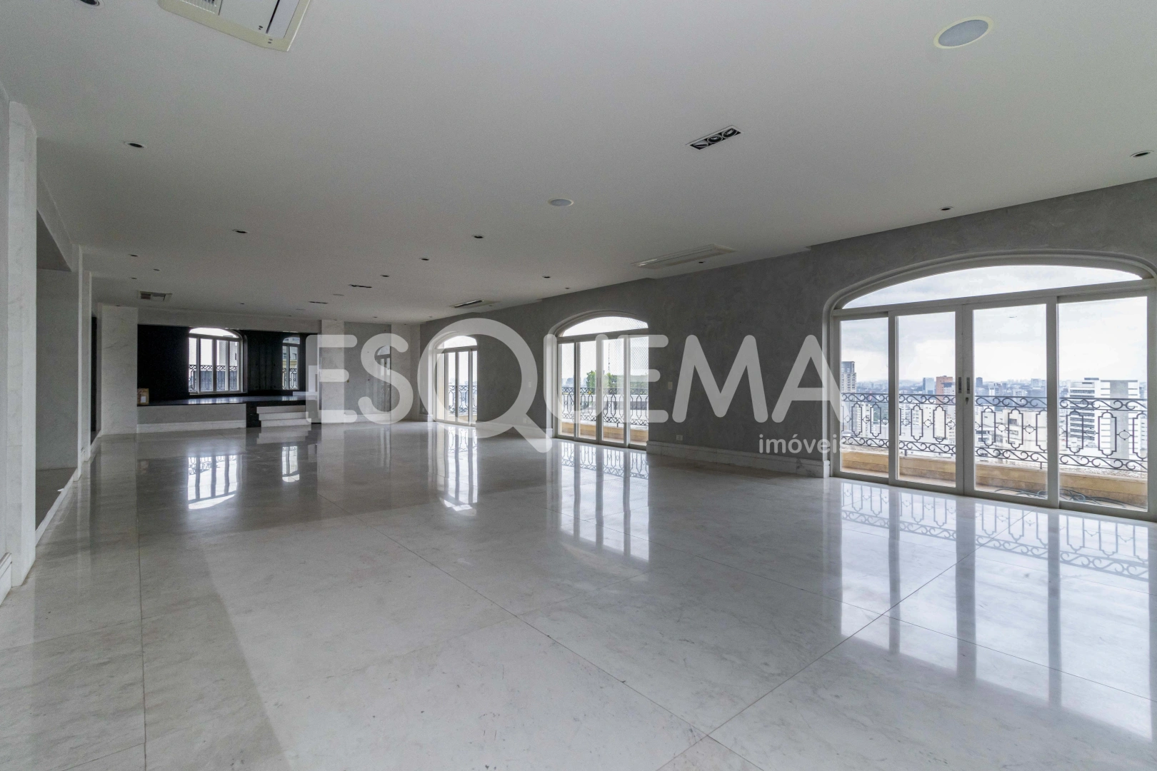 Apartamento com vista para o skyline urbano - Imagem 1