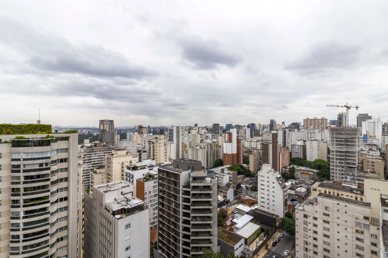 Apartamento com vista para o skyline urbano - Imagem 2