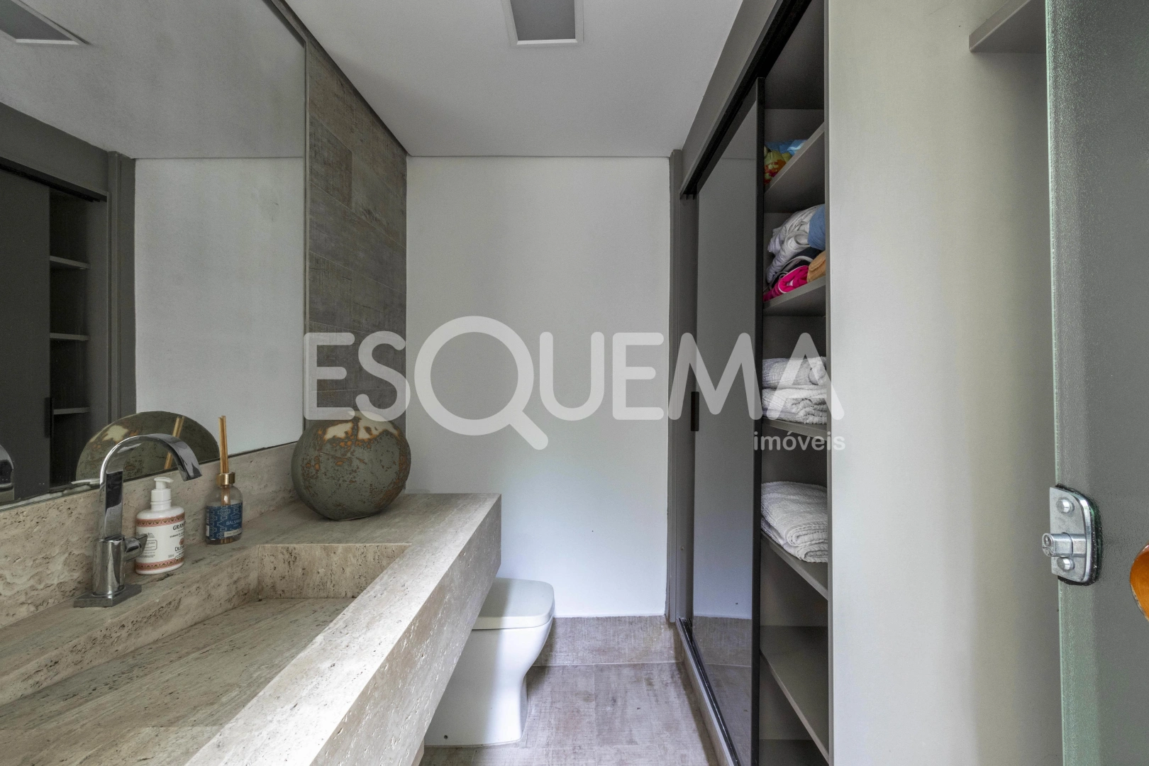 Casa em bairro tranquilo e arborizado - Imagem 8