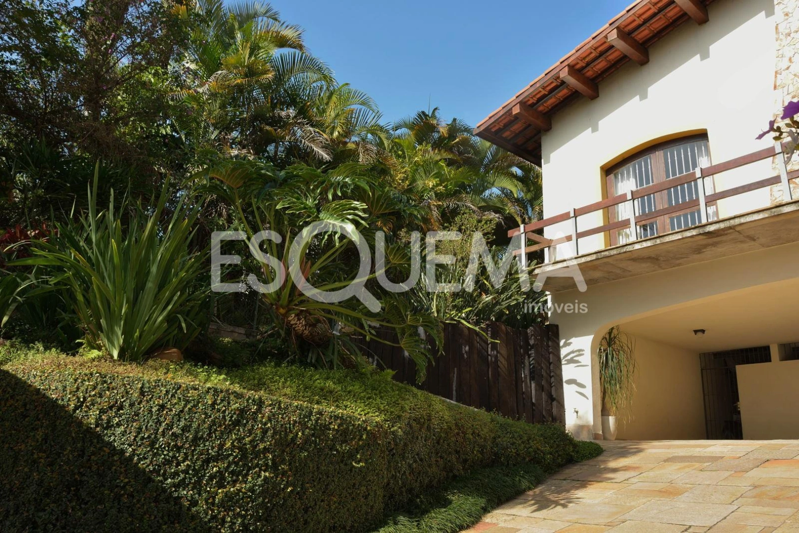 Casa em rua fechada, com projeto diferenciado - Imagem 15