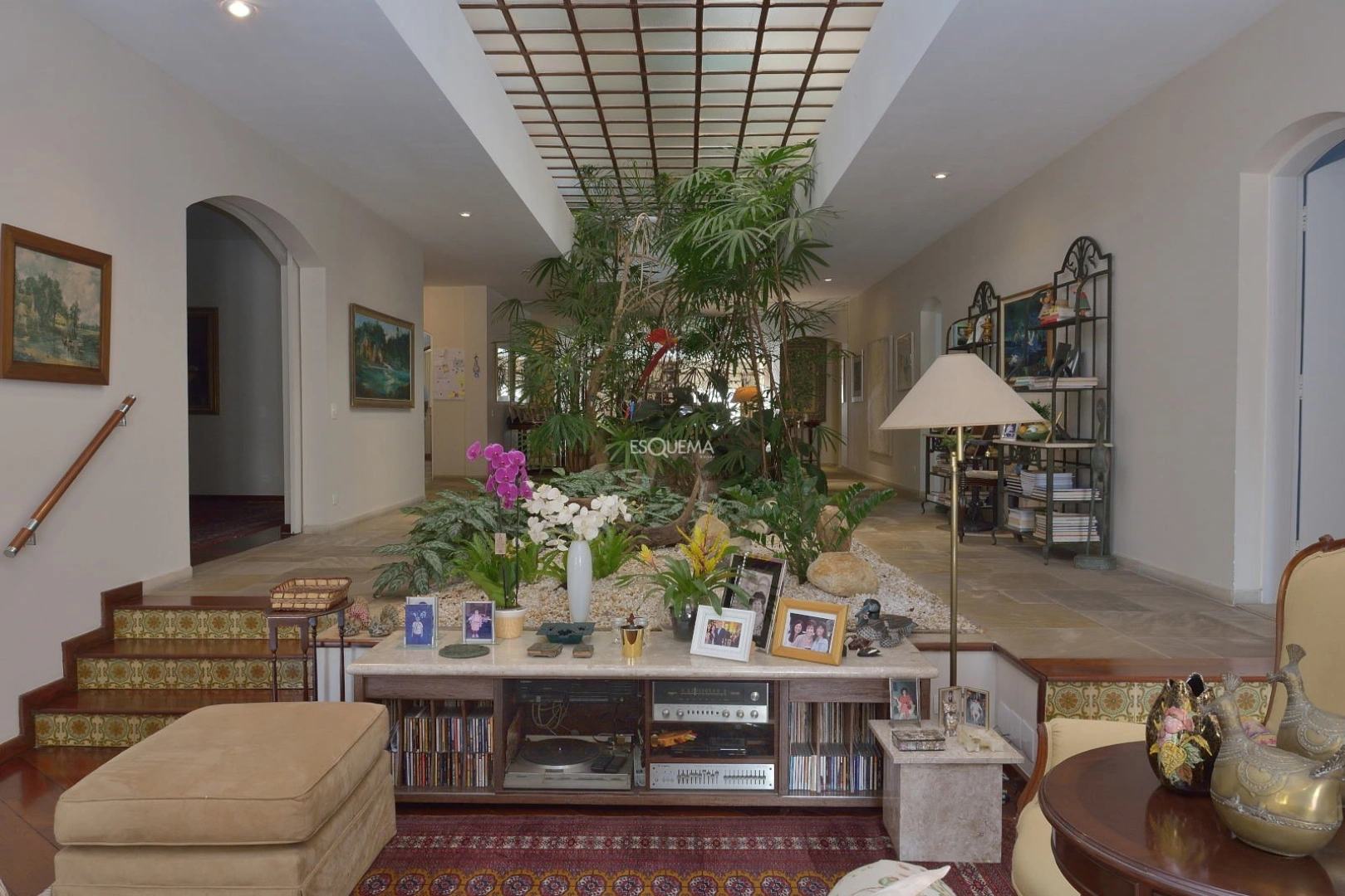 Casa em rua fechada, com projeto diferenciado - Imagem 4