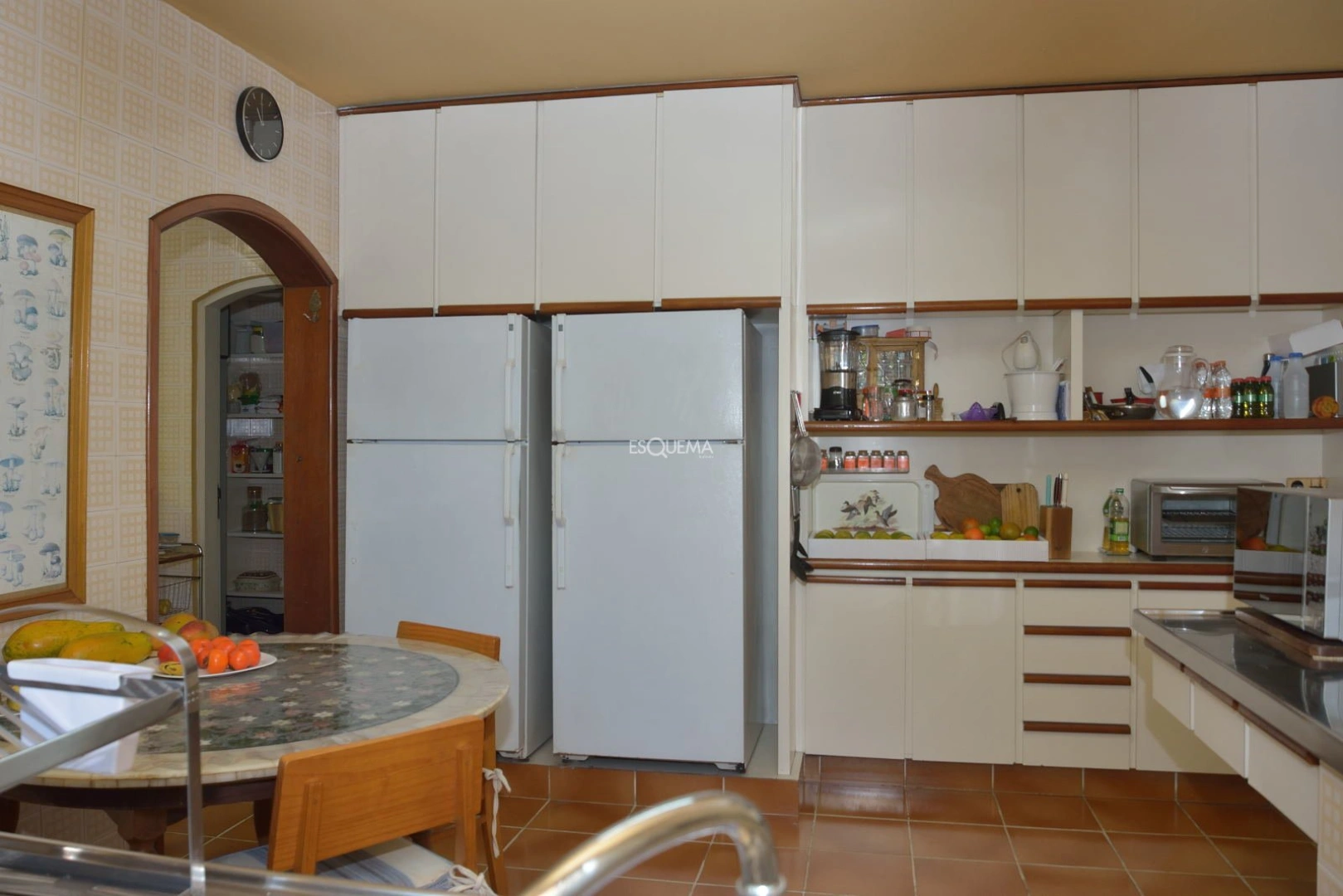 Casa em rua fechada, com projeto diferenciado - Imagem 9