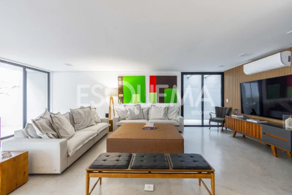 Casa reformada e com muito verde