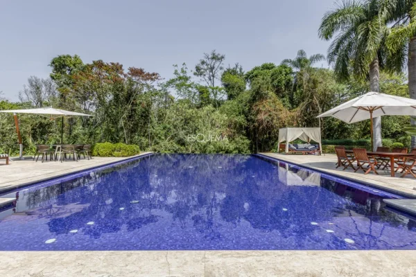 Casa com projeto de João Armentano próxima ao Clube Hípico