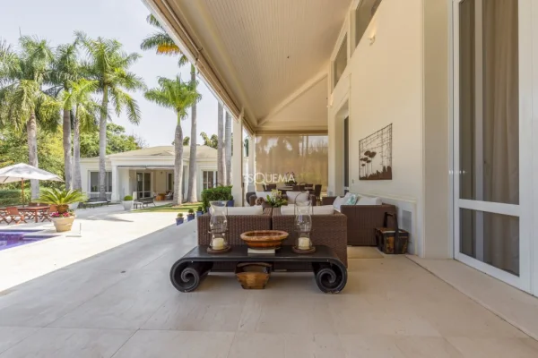 Casa com projeto de João Armentano próxima ao Clube Hípico