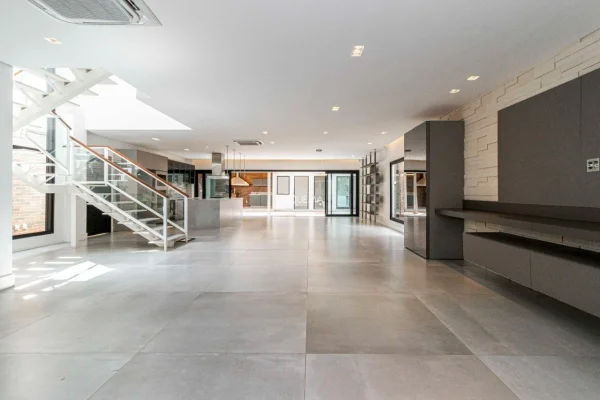 Casa reformada em excelente localização