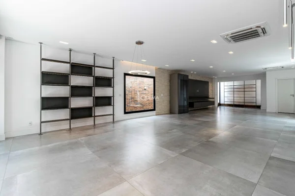 Casa reformada em excelente localização