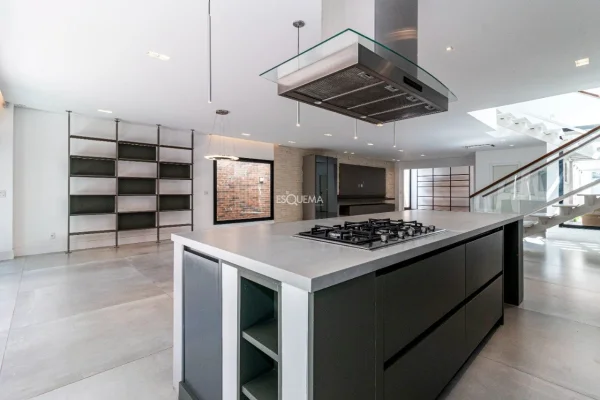 Casa reformada em excelente localização
