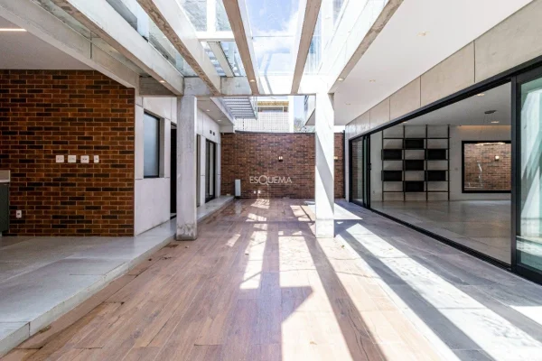 Casa reformada em excelente localização