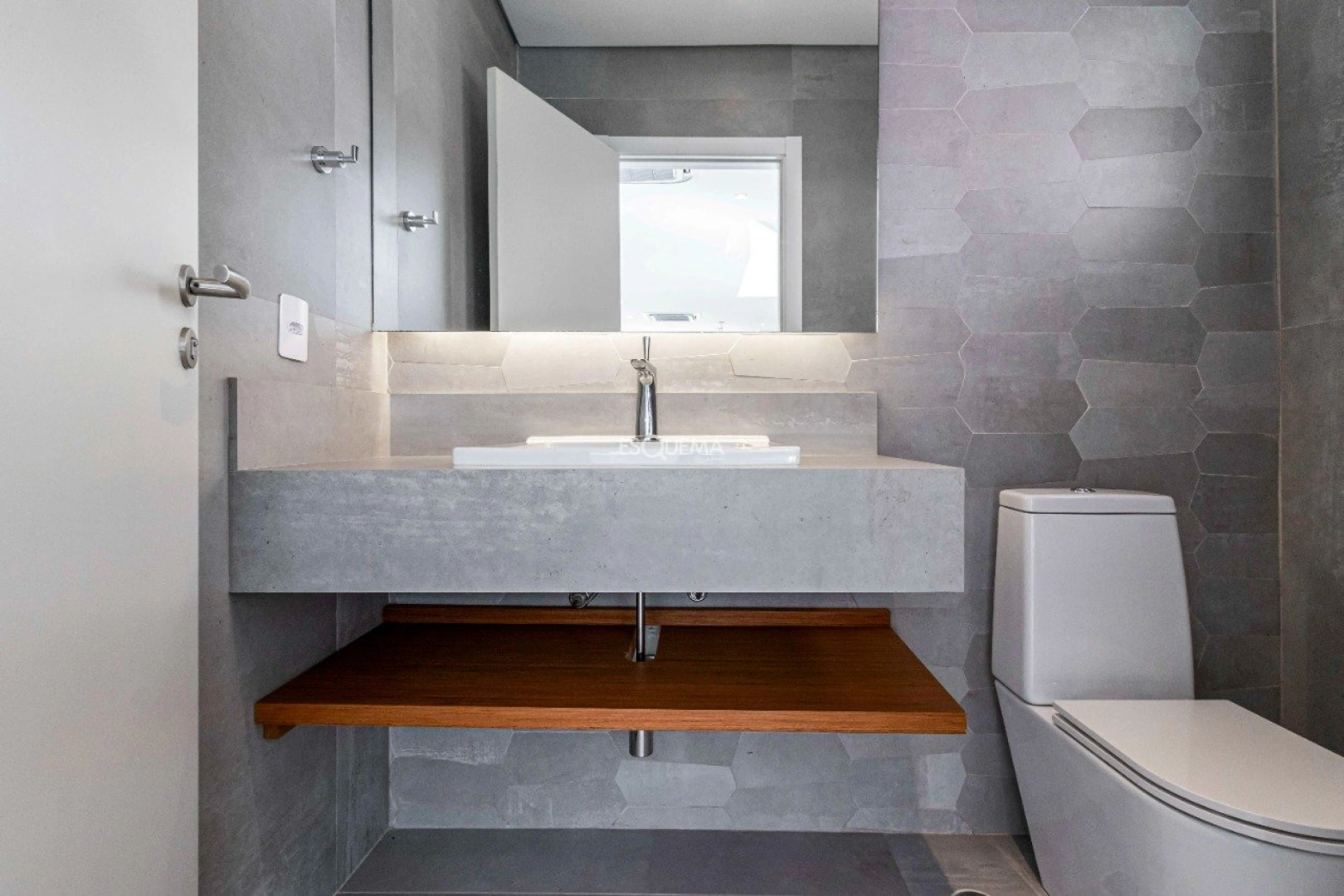 Casa reformada em excelente localização - Imagem 7