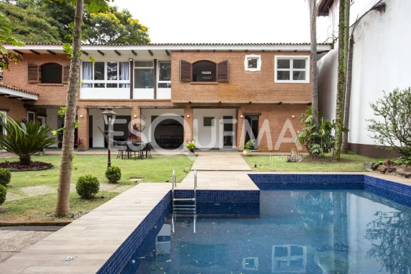 Casa mobiliada com lazer e paisagismo no Jardim Morumbi