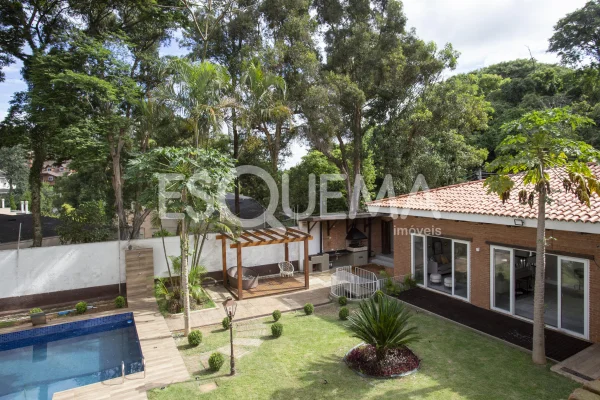 Casa mobiliada com lazer e paisagismo no Jardim Morumbi