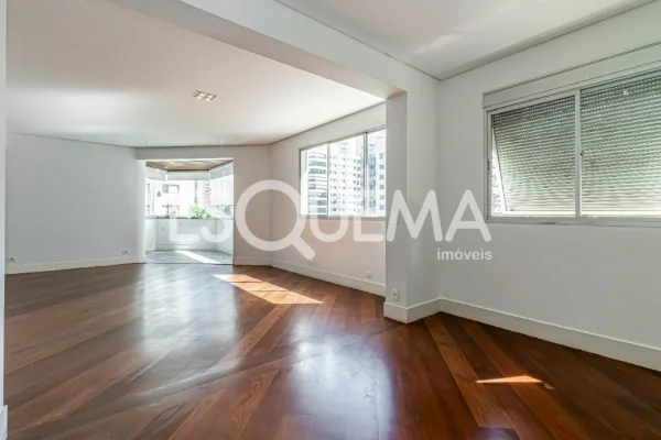 Apartamento reformado em Moema Pássaros