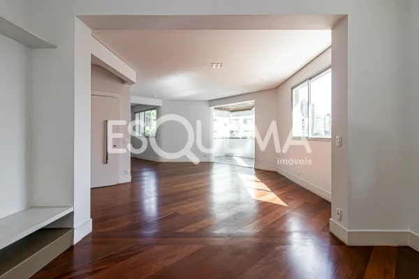 Apartamento reformado em Moema Pássaros