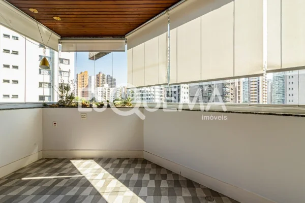 Apartamento reformado em Moema Pássaros
