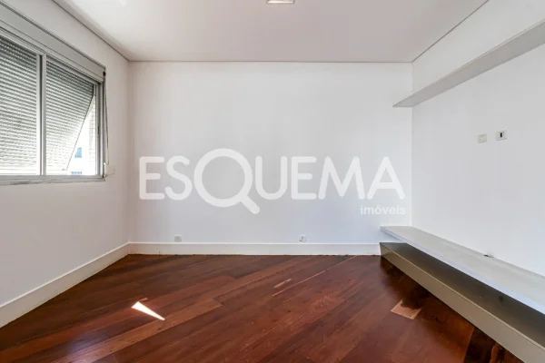 Apartamento reformado em Moema Pássaros