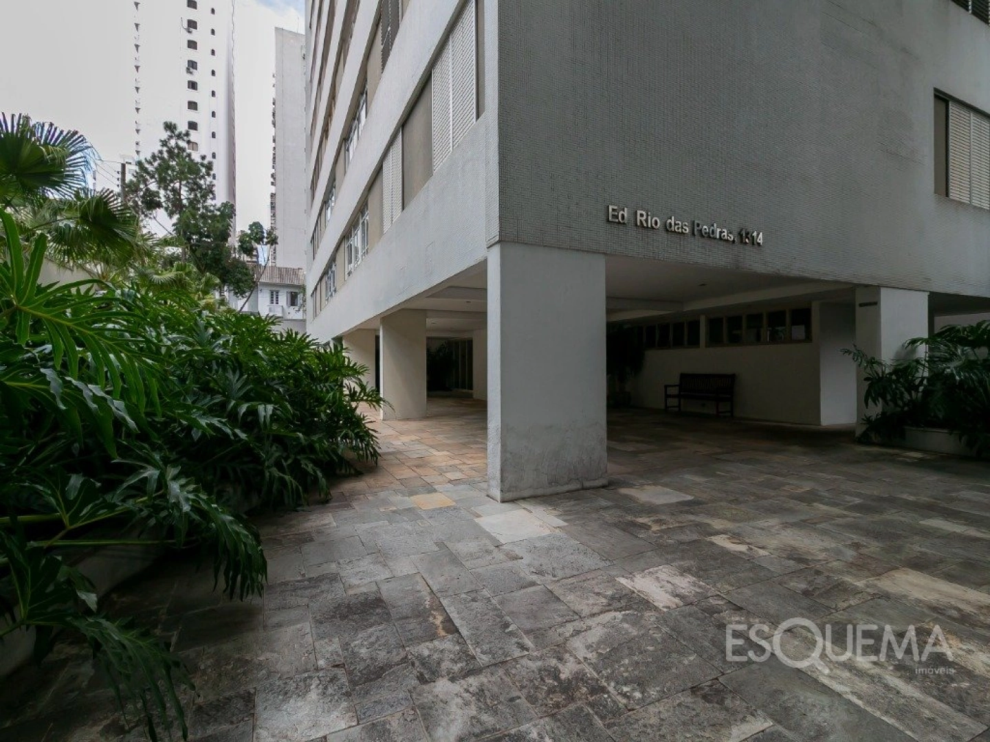 Apartamento reformado em andar alto no Jardim América - Imagem 14