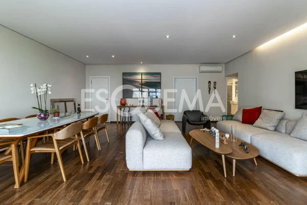 Apartamento reformado em andar alto no Jardim América