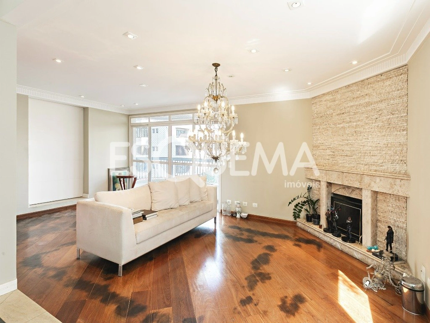 Apartamento com 4 suítes, varanda e lazer completo em rua tranquila do Itaim Bibi - Imagem 2