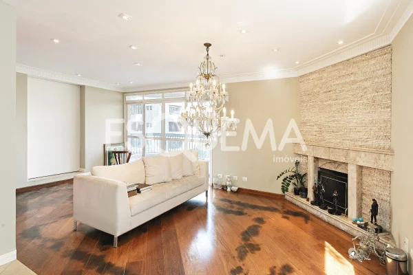 Apartamento com 4 suítes, varanda e lazer completo em rua tranquila do Itaim Bibi