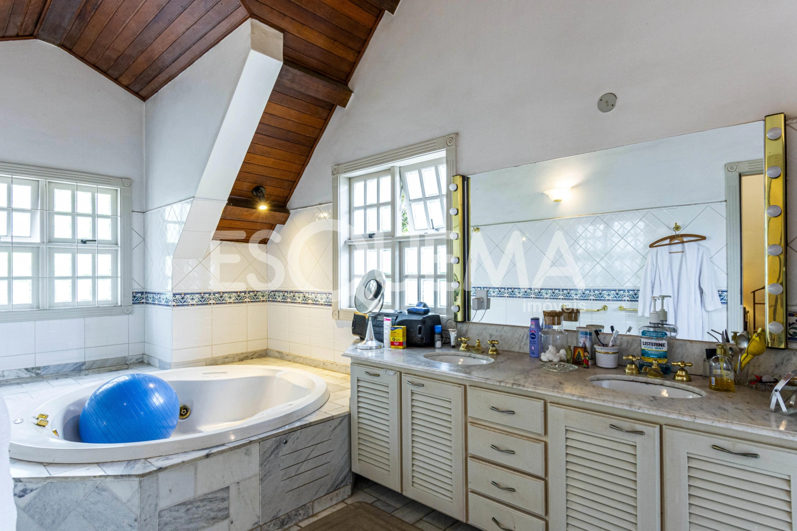 Casa com vista espetacular em ótima localização - Imagem 12