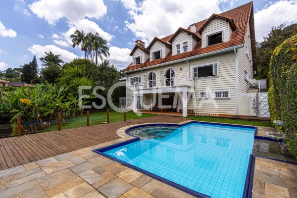 Casa com vista espetacular em ótima localização