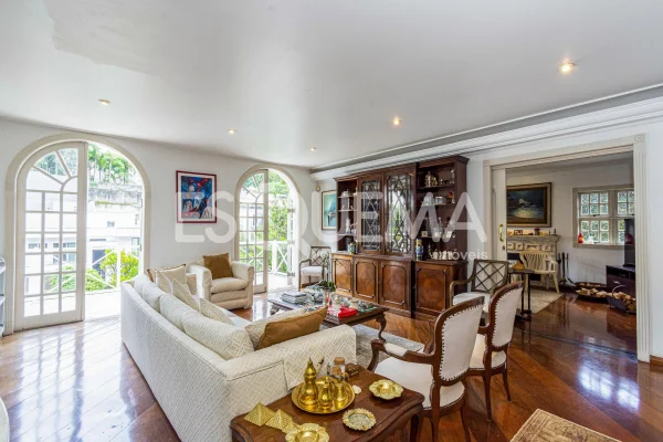 Casa com vista espetacular em ótima localização