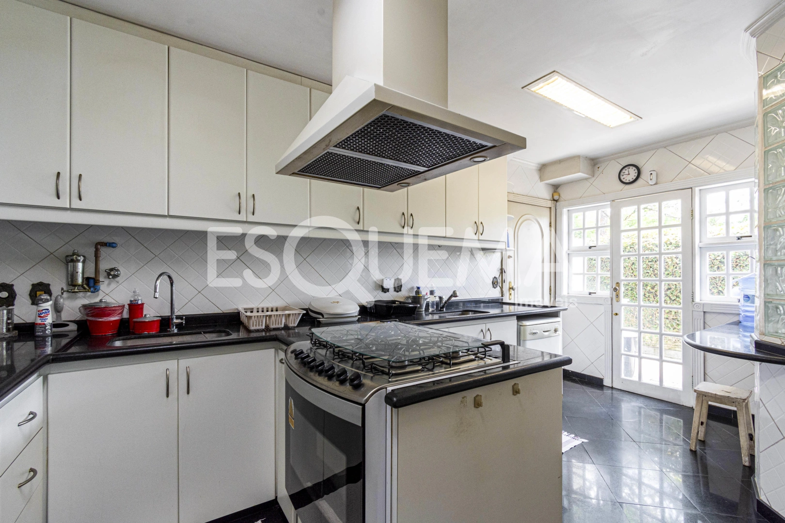 Casa com vista espetacular em ótima localização - Imagem 8