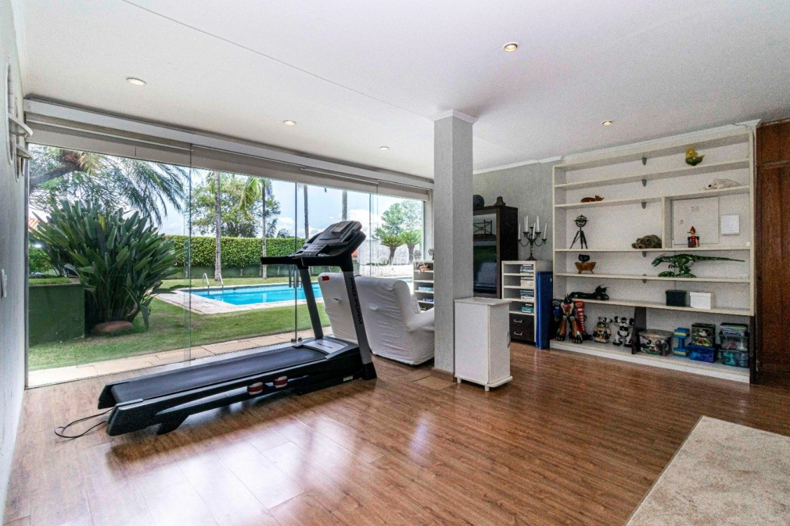 Casa com amplo terreno e 40 m de frente - Imagem 14
