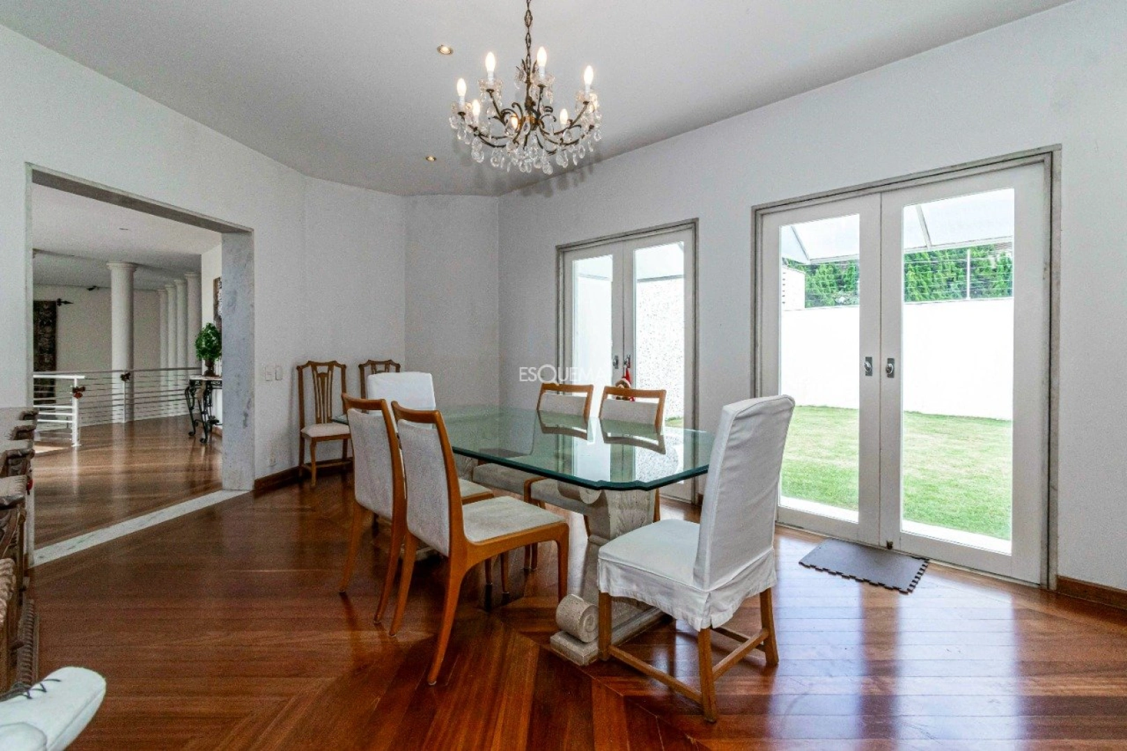 Casa com amplo terreno e 40 m de frente - Imagem 5
