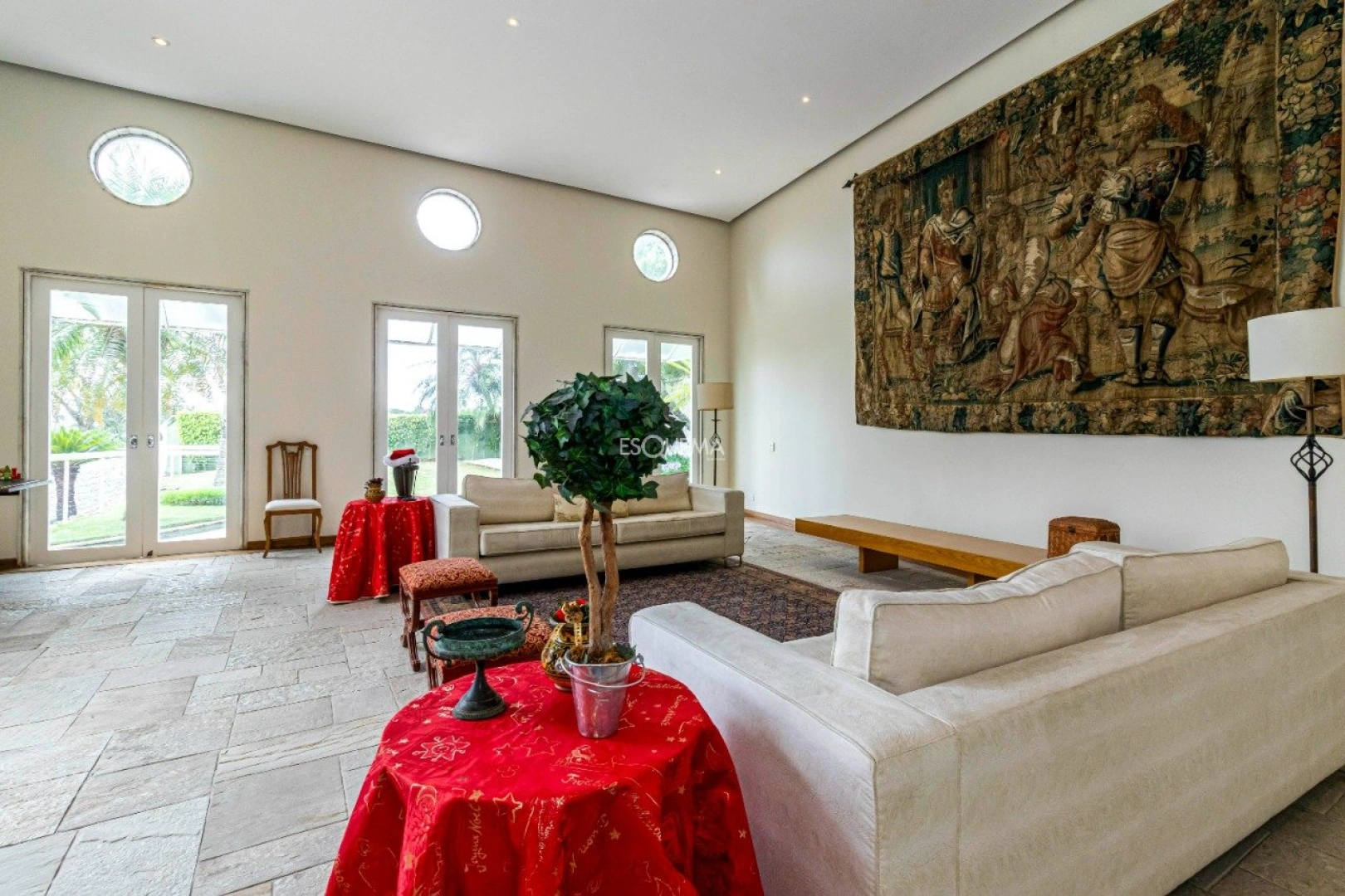 Casa com amplo terreno e 40 m de frente - Imagem 9