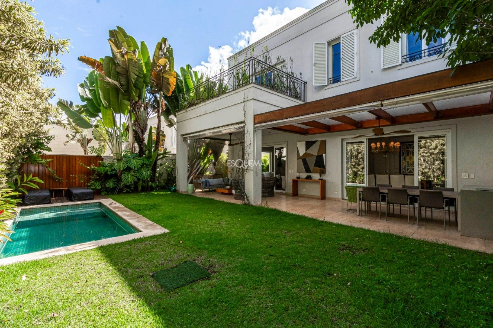 Casa em condomínio fechado e com lazer privativo - Imagem 1