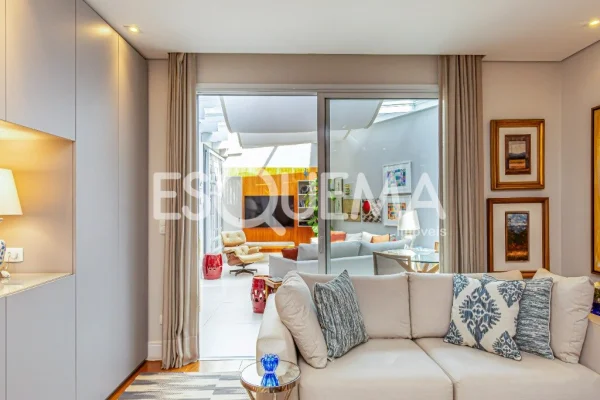 Casa reformada em região cobiçada