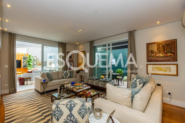 Casa reformada em região cobiçada