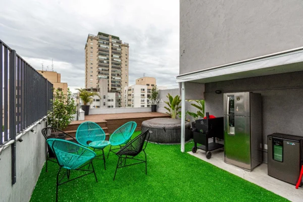 Apartamento reformado em localização privilegiada