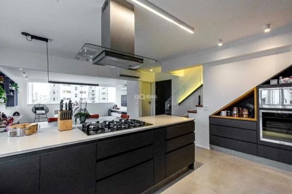 Apartamento reformado em localização privilegiada