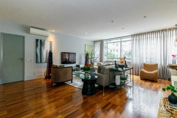 Apartamento bem localizado com 292 m²