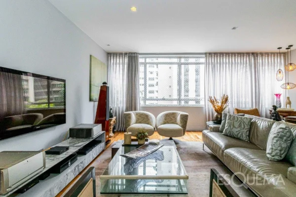Apartamento bem localizado com 292 m²