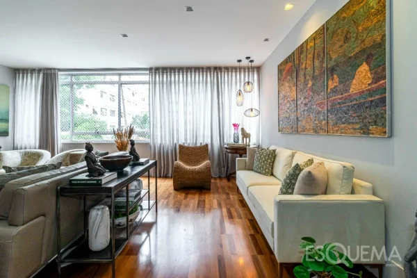 Apartamento bem localizado com 292 m²